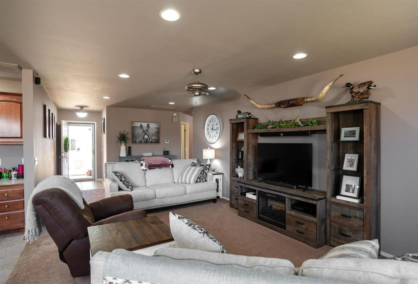 3 Bedrooms Bedrooms, 0 ,2 BathroomsBathrooms,Residential,Single Family,Burdick,1,133822