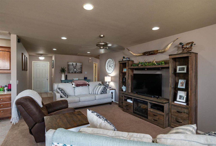 3 Bedrooms Bedrooms, 0 ,2 BathroomsBathrooms,Residential,Single Family,Burdick,1,133822