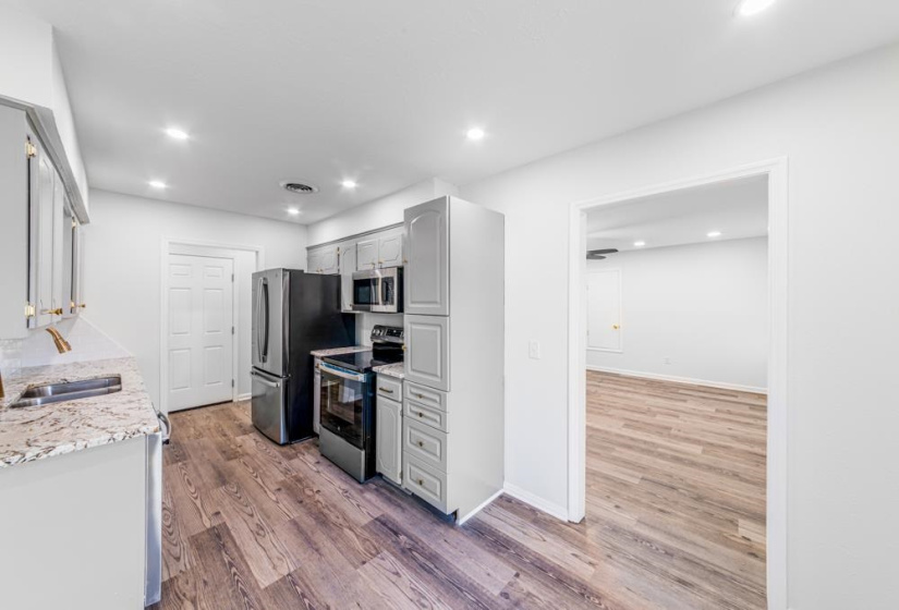 3 Bedrooms Bedrooms, 0 ,2 BathroomsBathrooms,Residential,Single Family,4th,1,133826