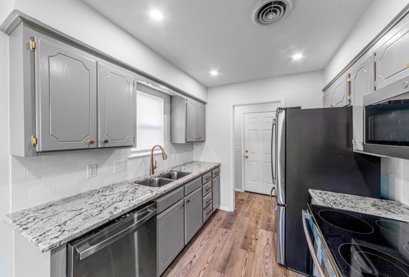 3 Bedrooms Bedrooms, 0 ,2 BathroomsBathrooms,Residential,Single Family,4th,1,133826