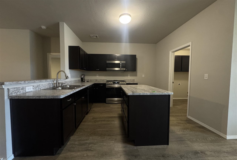 3 Bedrooms Bedrooms, 0 ,2 BathroomsBathrooms,Residential,Single Family,Kinder Wells,1,133833