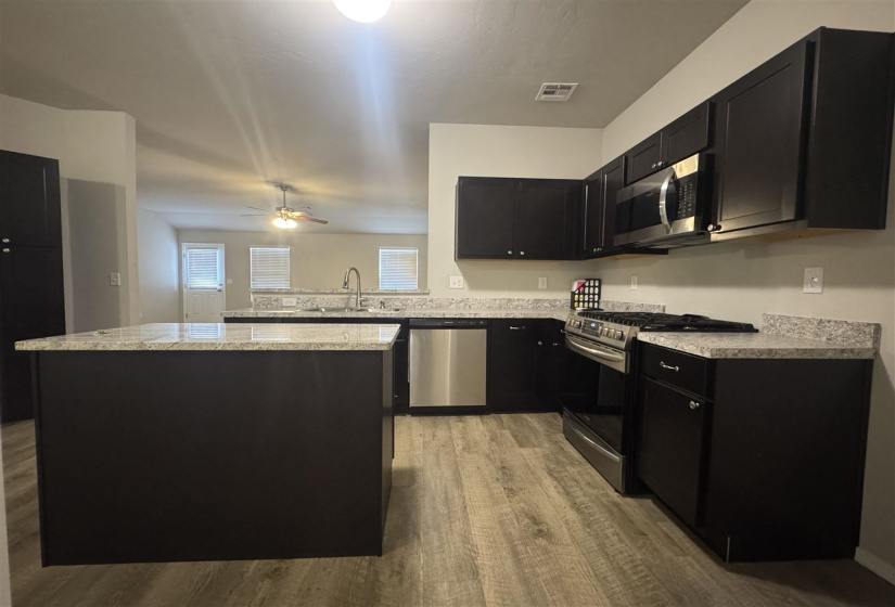 3 Bedrooms Bedrooms, 0 ,2 BathroomsBathrooms,Residential,Single Family,Kinder Wells,1,133833