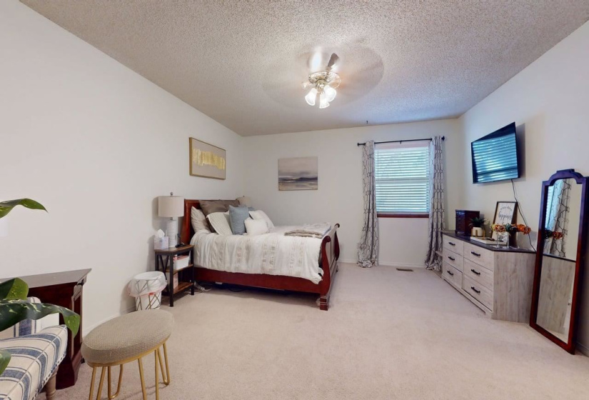 4 Bedrooms Bedrooms, 0 ,2 BathroomsBathrooms,Residential,Single Family,9th,1,133835