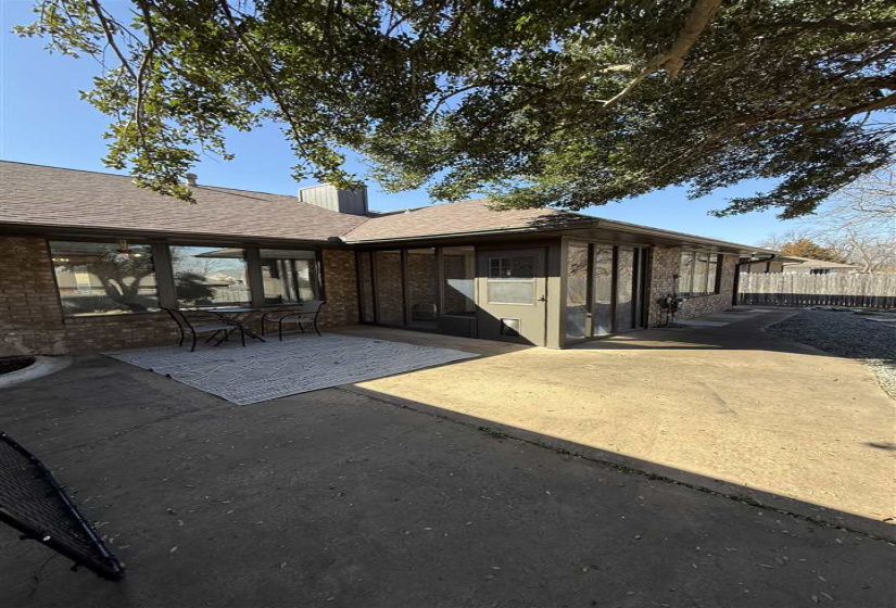 4 Bedrooms Bedrooms, 0 ,2 BathroomsBathrooms,Residential,Single Family,9th,1,133835