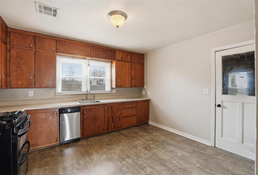 2 Bedrooms Bedrooms, 0 ,1 BathroomBathrooms,Residential,Single Family,Locust,1,133842