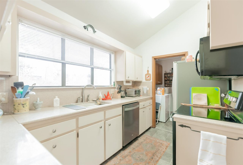 3 Bedrooms Bedrooms, 0 ,2 BathroomsBathrooms,Residential,Single Family,Chiquita,1.5,133843