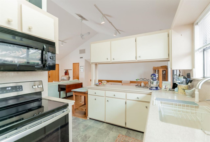 3 Bedrooms Bedrooms, 0 ,2 BathroomsBathrooms,Residential,Single Family,Chiquita,1.5,133843