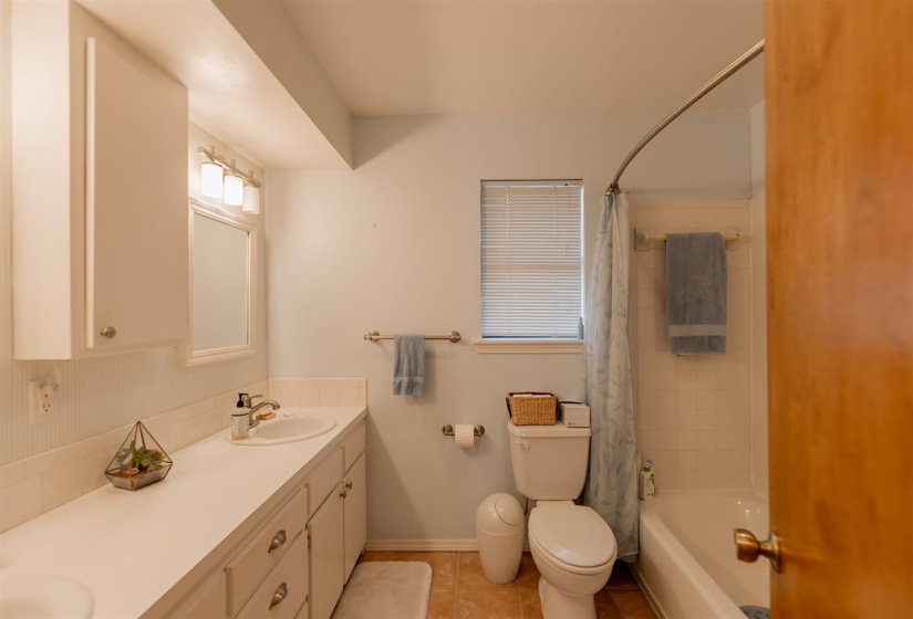 3 Bedrooms Bedrooms, 0 ,2 BathroomsBathrooms,Residential,Single Family,Chiquita,1.5,133843