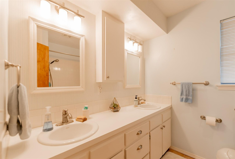 3 Bedrooms Bedrooms, 0 ,2 BathroomsBathrooms,Residential,Single Family,Chiquita,1.5,133843