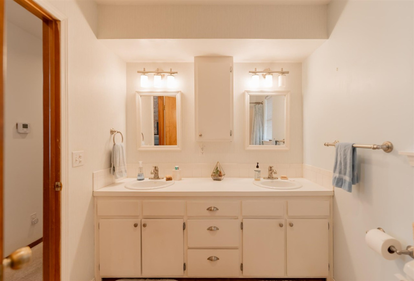 3 Bedrooms Bedrooms, 0 ,2 BathroomsBathrooms,Residential,Single Family,Chiquita,1.5,133843