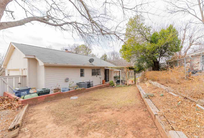 3 Bedrooms Bedrooms, 0 ,2 BathroomsBathrooms,Residential,Single Family,Chiquita,1.5,133843