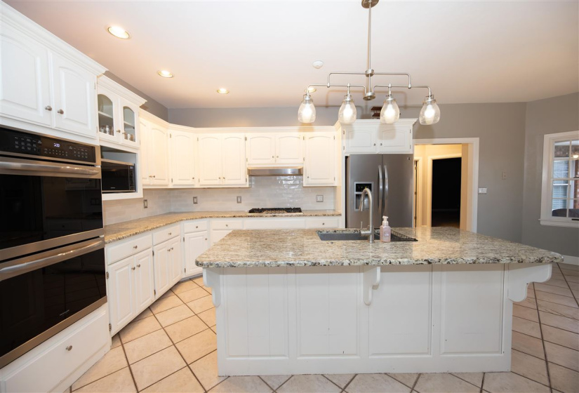 6 Bedrooms Bedrooms, 0 ,4 BathroomsBathrooms,Residential,Single Family,Longwood Road,2,133848