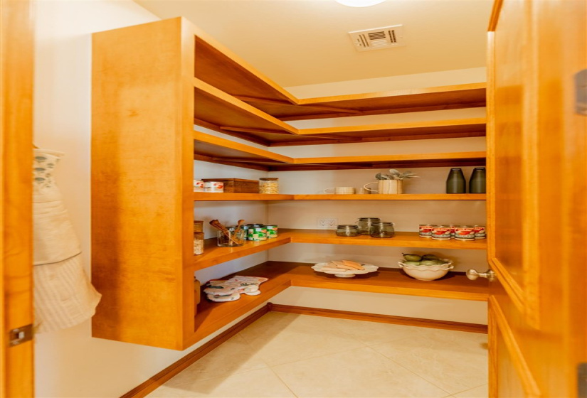 5 Bedrooms Bedrooms, 0 ,4 BathroomsBathrooms,Residential,Single Family,Old Pond,1.5,133856