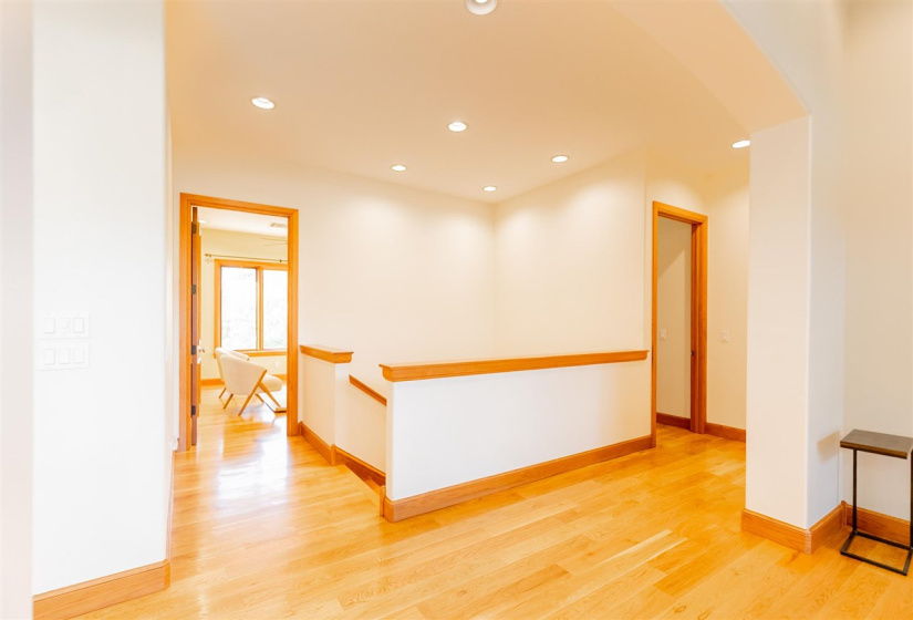 5 Bedrooms Bedrooms, 0 ,4 BathroomsBathrooms,Residential,Single Family,Old Pond,1.5,133856