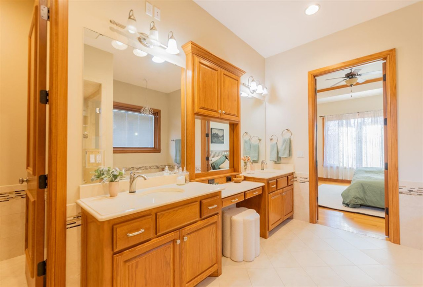 5 Bedrooms Bedrooms, 0 ,4 BathroomsBathrooms,Residential,Single Family,Old Pond,1.5,133856