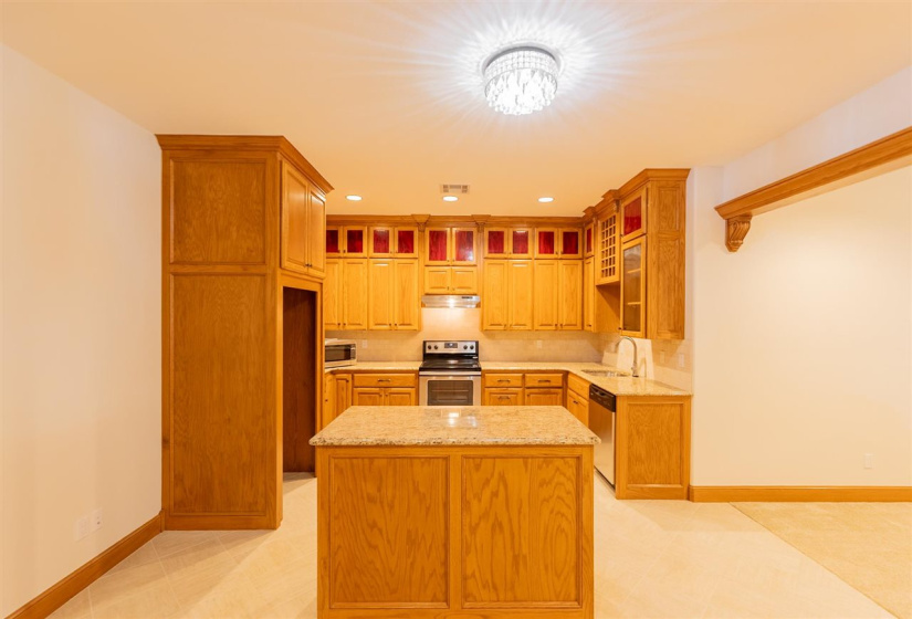 5 Bedrooms Bedrooms, 0 ,4 BathroomsBathrooms,Residential,Single Family,Old Pond,1.5,133856