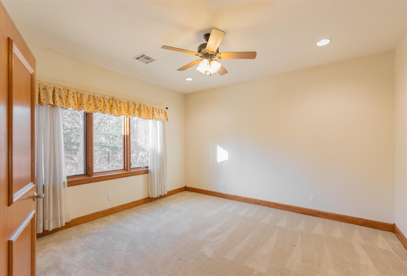 5 Bedrooms Bedrooms, 0 ,4 BathroomsBathrooms,Residential,Single Family,Old Pond,1.5,133856