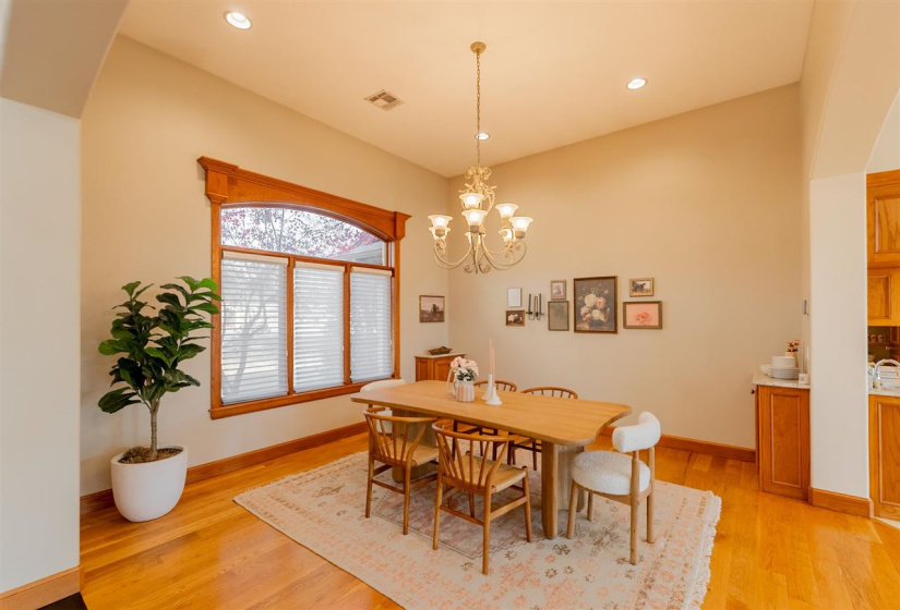 5 Bedrooms Bedrooms, 0 ,4 BathroomsBathrooms,Residential,Single Family,Old Pond,1.5,133856