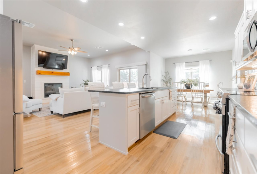 4 Bedrooms Bedrooms, 0 ,2 BathroomsBathrooms,Residential,Single Family,Blanco Bend,1,133857