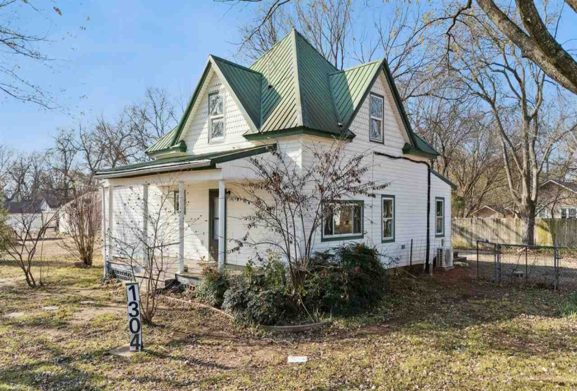 4 Bedrooms Bedrooms, 0 ,2 BathroomsBathrooms,Residential,Single Family,Husband,2,133859