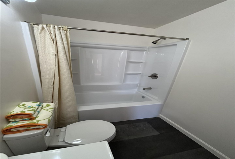 3 Bedrooms Bedrooms, 0 ,2 BathroomsBathrooms,Residential,Single Family,3rd,1,133310