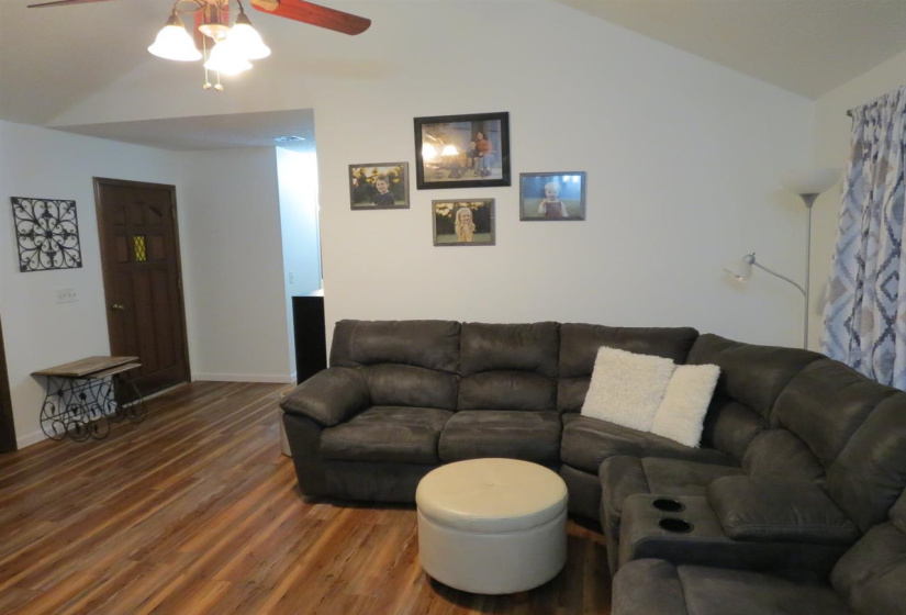 3 Bedrooms Bedrooms, 0 ,1 BathroomBathrooms,Residential,Single Family,Park,1,133861