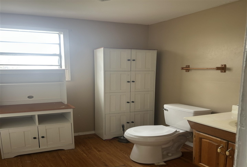 4 Bedrooms Bedrooms, 0 ,2 BathroomsBathrooms,Residential,Single Family,Central,2,133862