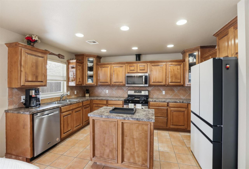 3 Bedrooms Bedrooms, 0 ,2 BathroomsBathrooms,Residential,Single Family,3rd,1,133867