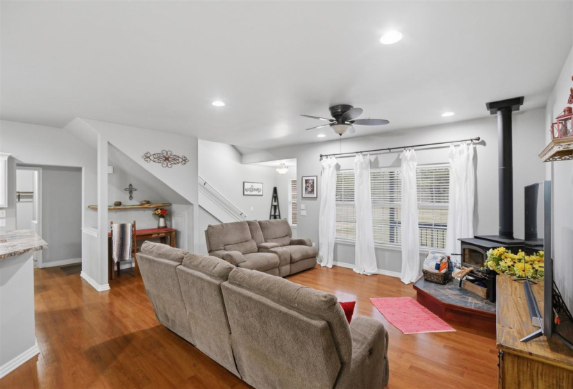 4 Bedrooms Bedrooms, 0 ,3 BathroomsBathrooms,Residential,Single Family,Macy Lynn,2,133871