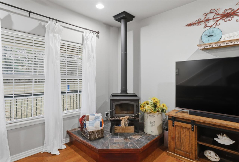 4 Bedrooms Bedrooms, 0 ,3 BathroomsBathrooms,Residential,Single Family,Macy Lynn,2,133871