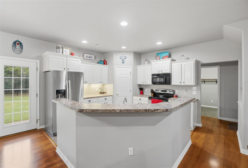 4 Bedrooms Bedrooms, 0 ,3 BathroomsBathrooms,Residential,Single Family,Macy Lynn,2,133871