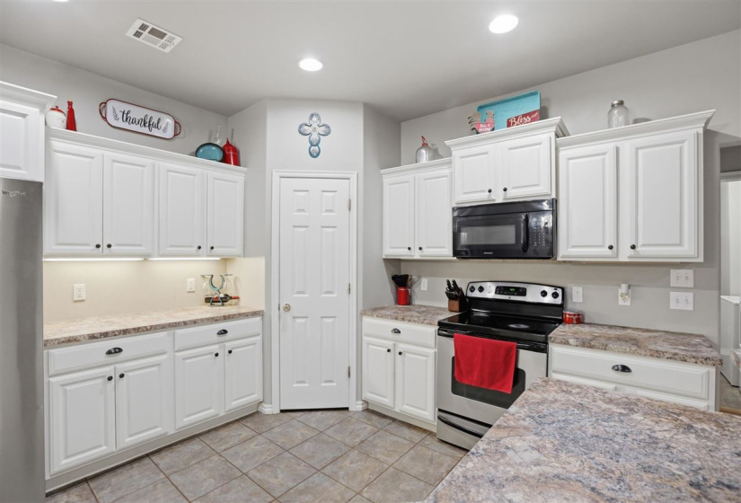 4 Bedrooms Bedrooms, 0 ,3 BathroomsBathrooms,Residential,Single Family,Macy Lynn,2,133871