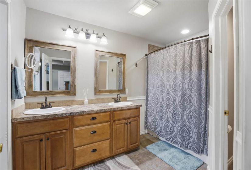 4 Bedrooms Bedrooms, 0 ,3 BathroomsBathrooms,Residential,Single Family,Macy Lynn,2,133871