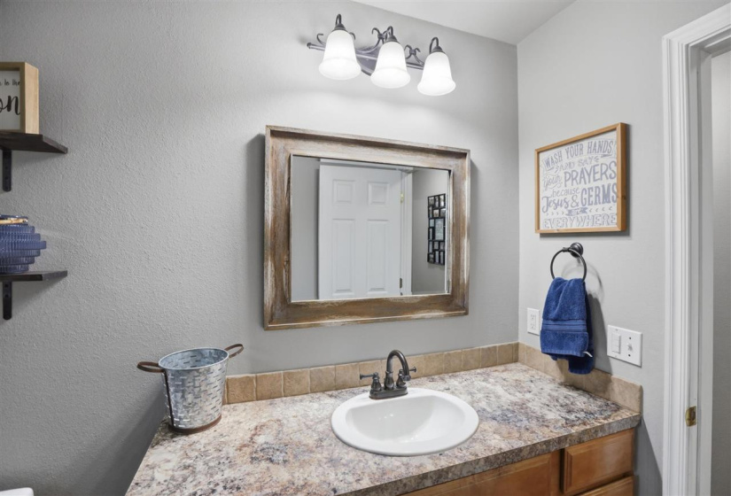 4 Bedrooms Bedrooms, 0 ,3 BathroomsBathrooms,Residential,Single Family,Macy Lynn,2,133871