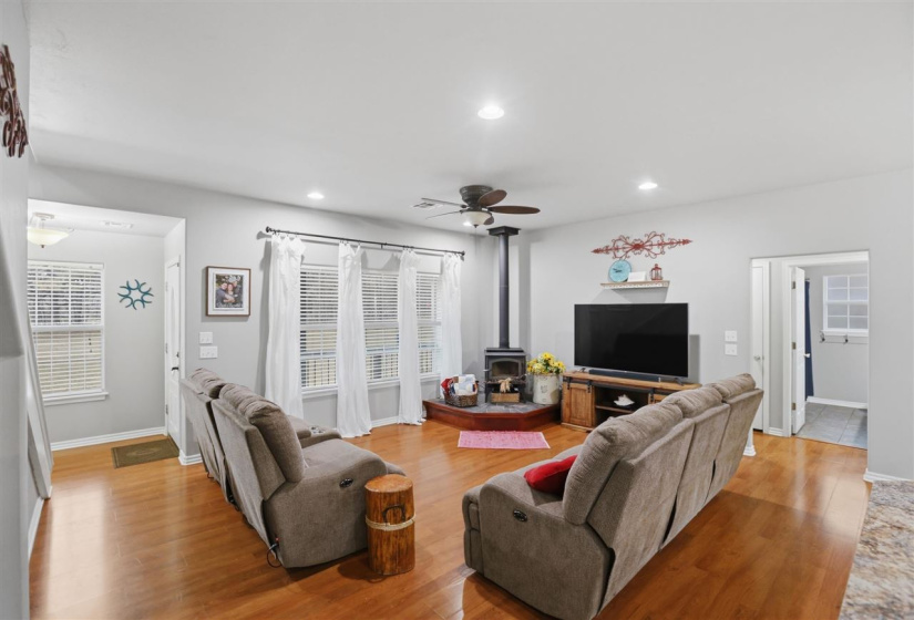 4 Bedrooms Bedrooms, 0 ,3 BathroomsBathrooms,Residential,Single Family,Macy Lynn,2,133871