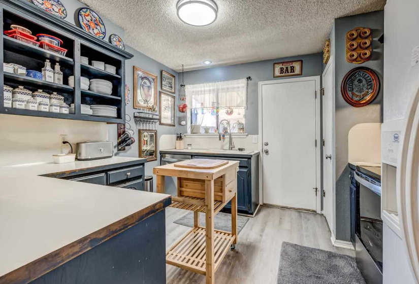 2 Bedrooms Bedrooms, 0 ,1 BathroomBathrooms,Residential,Condominium/townhouse,Evergreen,1,133881