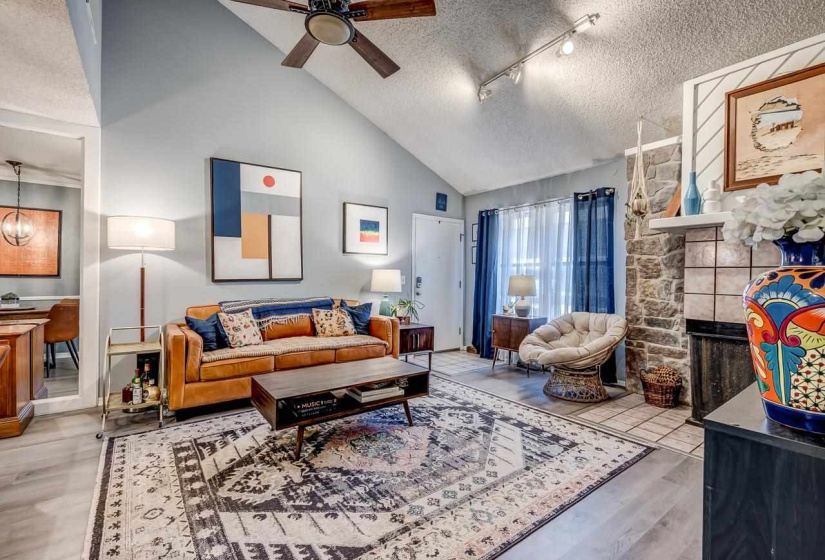 2 Bedrooms Bedrooms, 0 ,1 BathroomBathrooms,Residential,Condominium/townhouse,Evergreen,1,133881