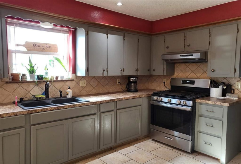 4 Bedrooms Bedrooms, 0 ,2 BathroomsBathrooms,Residential,Single Family,Park Pl,1,132399