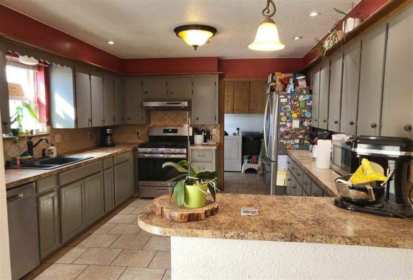 4 Bedrooms Bedrooms, 0 ,2 BathroomsBathrooms,Residential,Single Family,Park Pl,1,132399