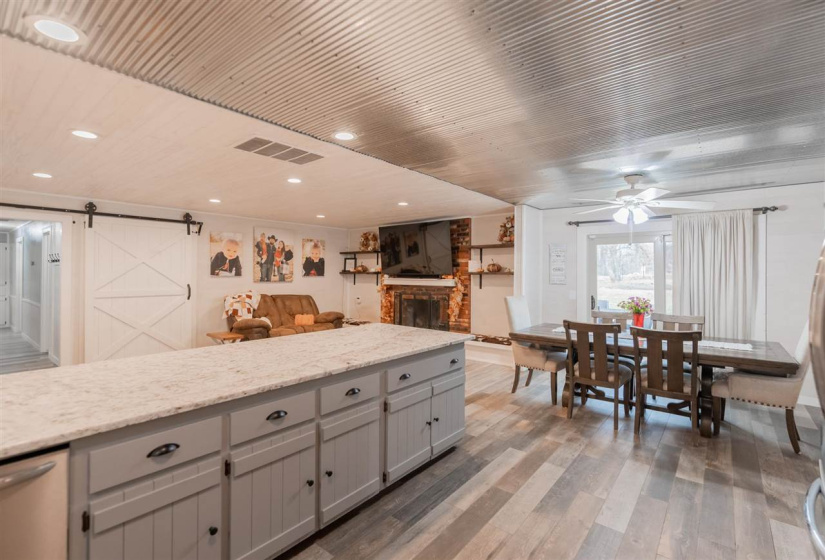 3 Bedrooms Bedrooms, 0 ,2 BathroomsBathrooms,Residential,Single Family,Broadway,1,133878