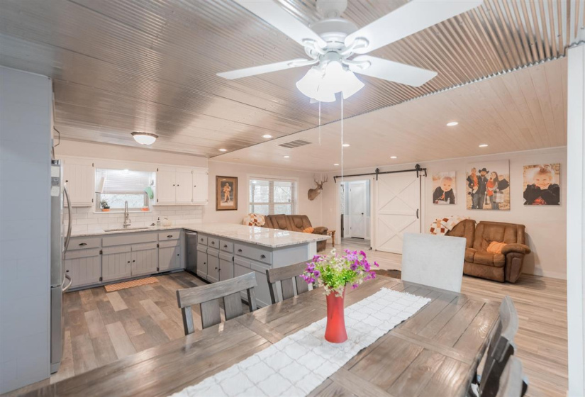 3 Bedrooms Bedrooms, 0 ,2 BathroomsBathrooms,Residential,Single Family,Broadway,1,133878