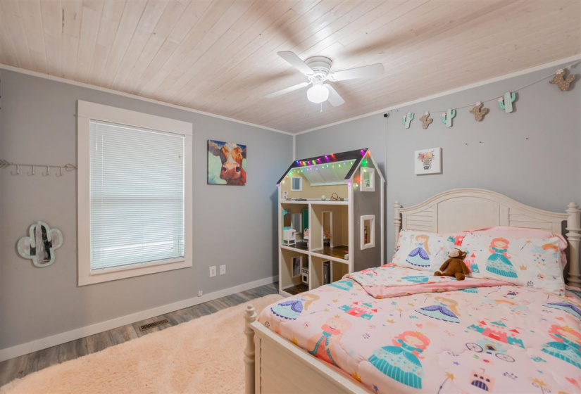 3 Bedrooms Bedrooms, 0 ,2 BathroomsBathrooms,Residential,Single Family,Broadway,1,133878