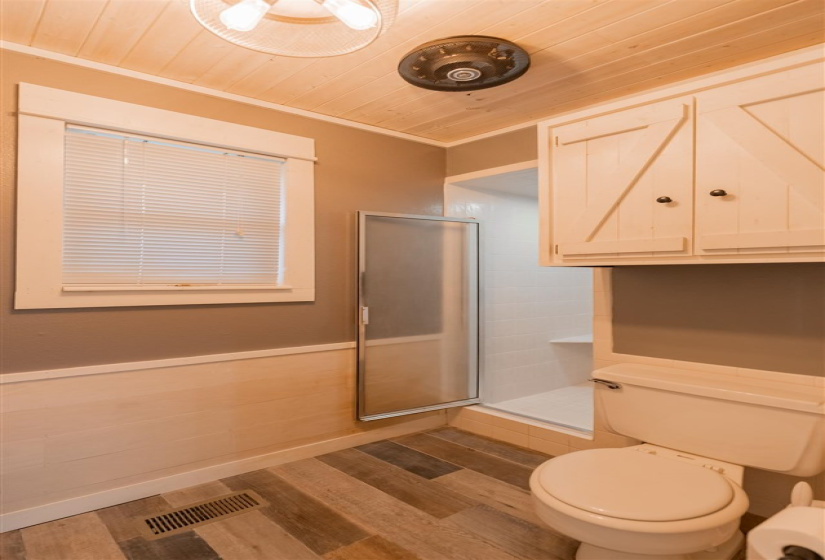 3 Bedrooms Bedrooms, 0 ,2 BathroomsBathrooms,Residential,Single Family,Broadway,1,133878