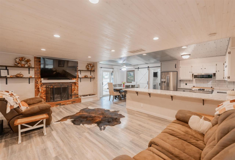 3 Bedrooms Bedrooms, 0 ,2 BathroomsBathrooms,Residential,Single Family,Broadway,1,133878