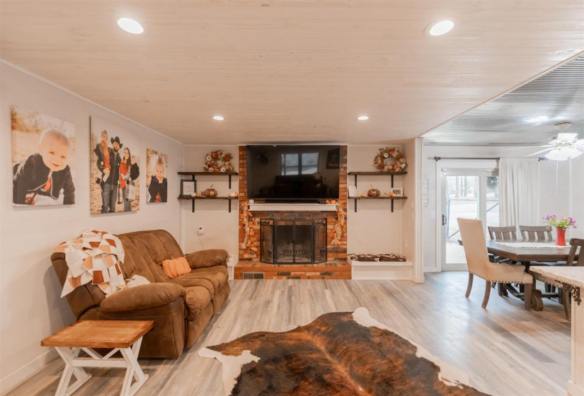 3 Bedrooms Bedrooms, 0 ,2 BathroomsBathrooms,Residential,Single Family,Broadway,1,133878