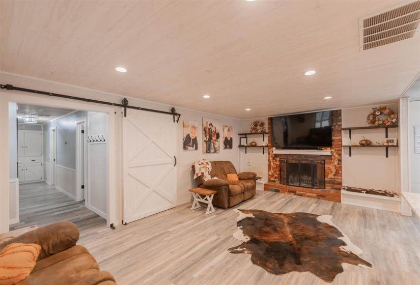 3 Bedrooms Bedrooms, 0 ,2 BathroomsBathrooms,Residential,Single Family,Broadway,1,133878