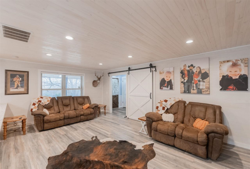 3 Bedrooms Bedrooms, 0 ,2 BathroomsBathrooms,Residential,Single Family,Broadway,1,133878