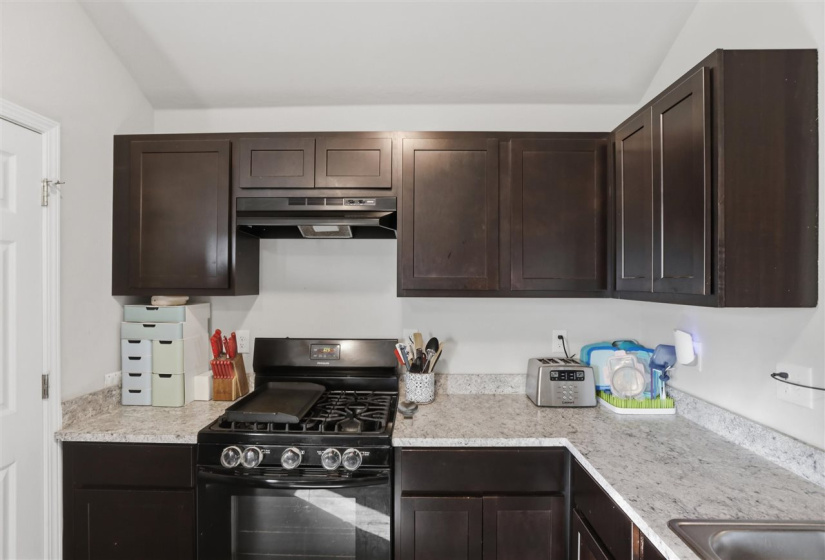 3 Bedrooms Bedrooms, 0 ,2 BathroomsBathrooms,Residential,Single Family,Carnley,1,133884