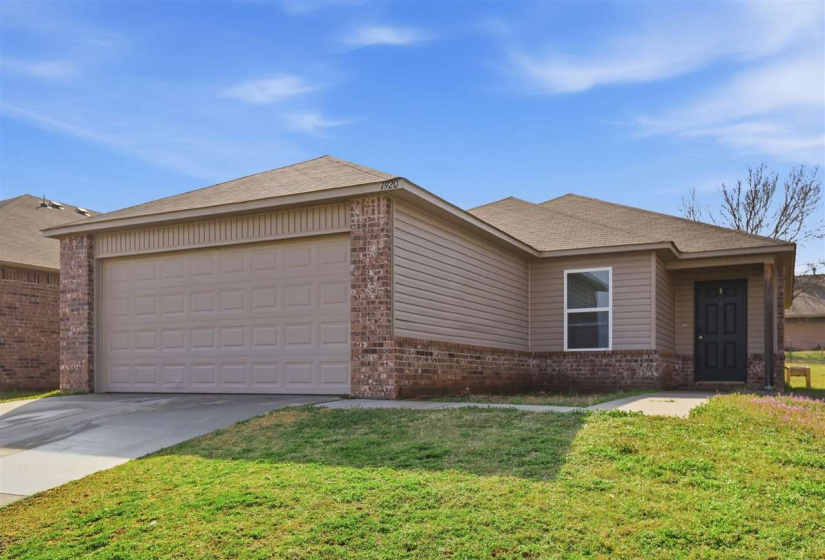 3 Bedrooms Bedrooms, 0 ,2 BathroomsBathrooms,Residential,Single Family,Carnley,1,133884