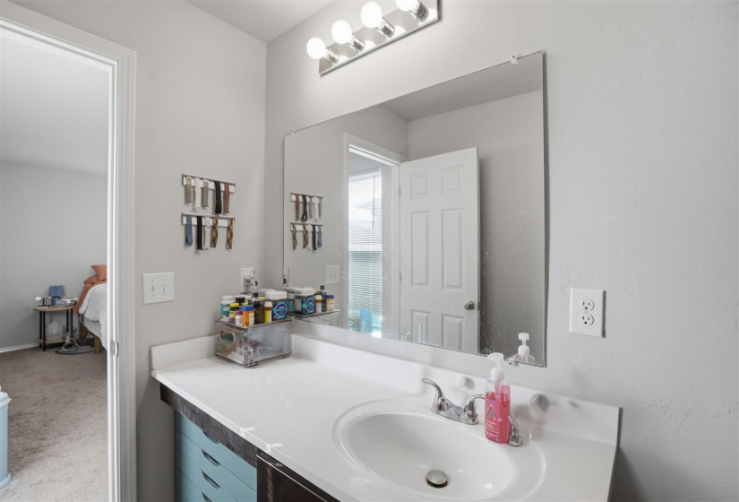 3 Bedrooms Bedrooms, 0 ,2 BathroomsBathrooms,Residential,Single Family,Carnley,1,133884